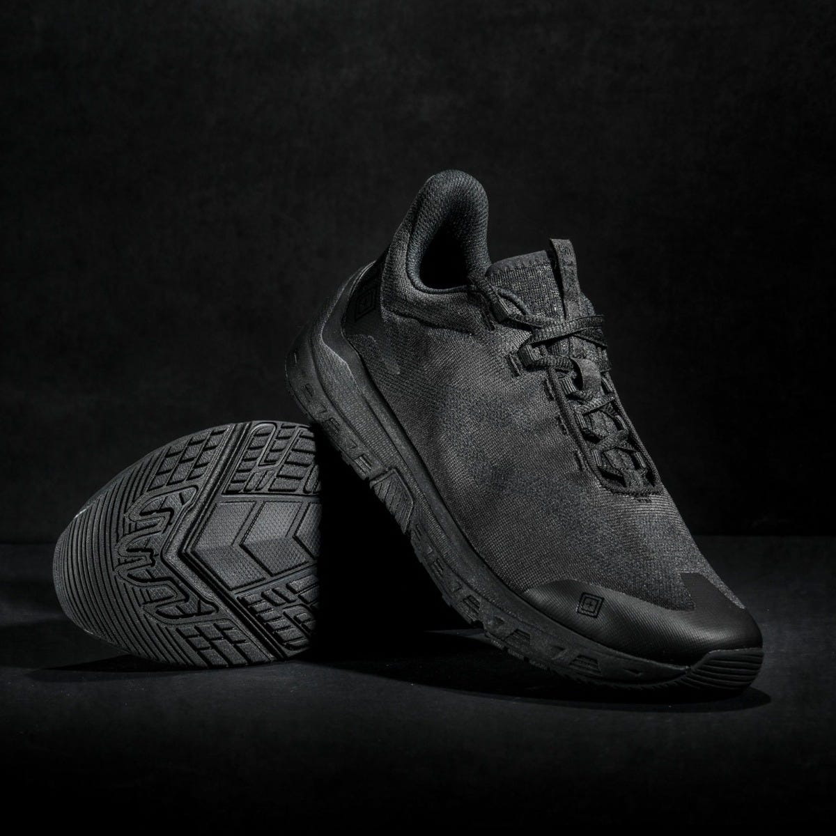 5.11 PT-R Inure Runner träningssko i Triple Black