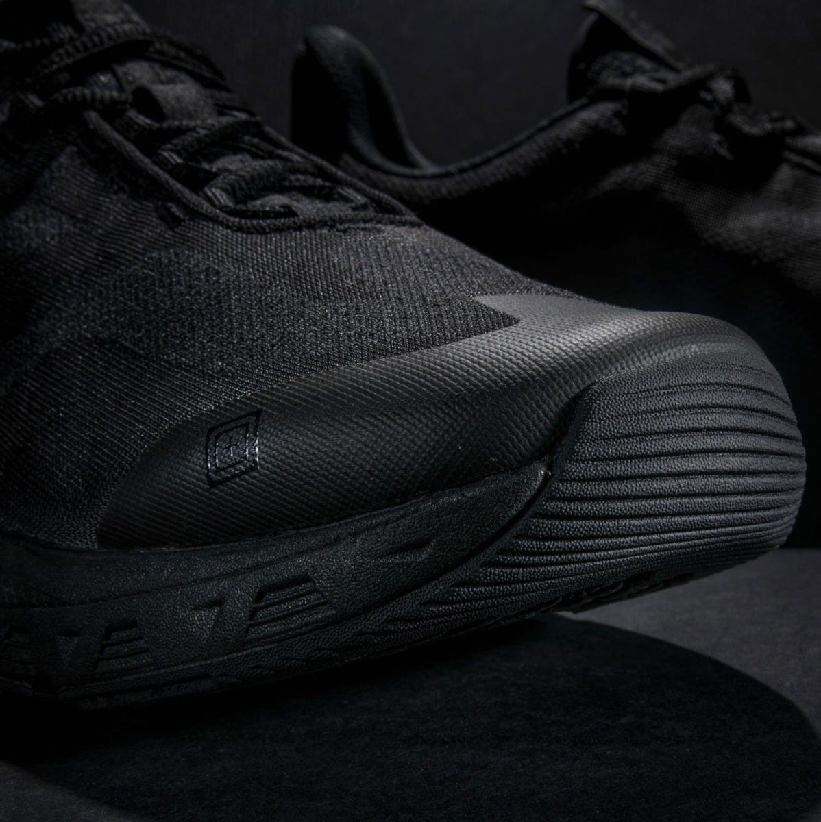5.11 PT-R Inure Runner träningssko i Triple Black