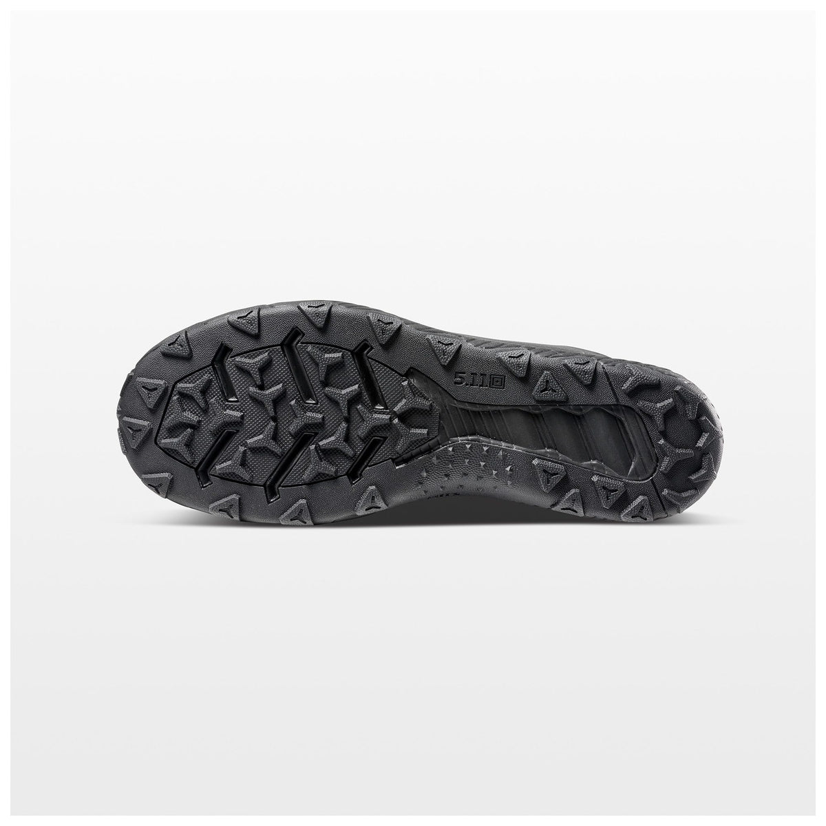 5.11 A/T Mid 2.0 CST-känga i Triple Black från sidan. Modellen tillhör A/T-serien.