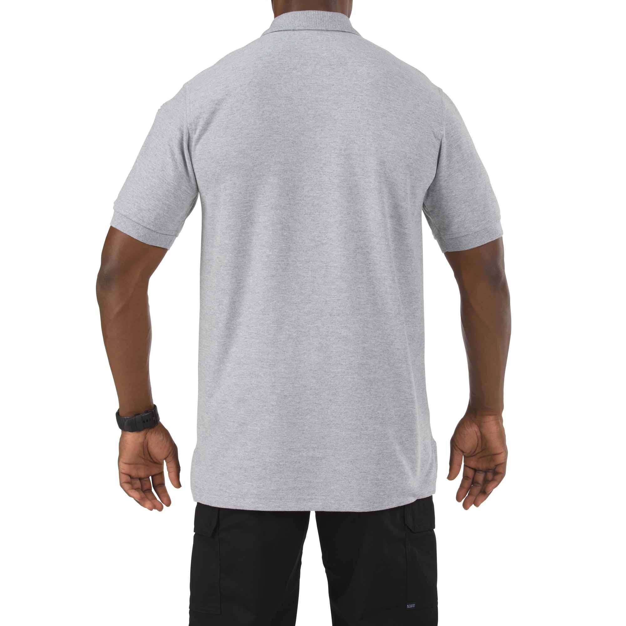 5.11 Utility Short Sleeve Polo i Heather Gray med kort ärm och pennfickor på ärmen.