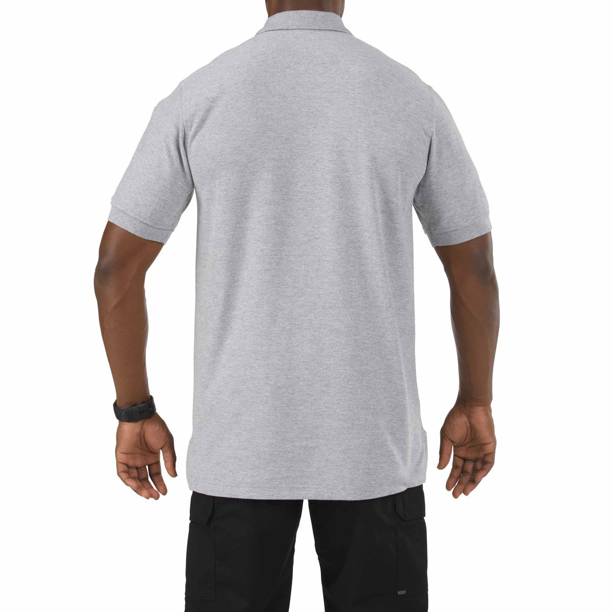 5.11 Utility Short Sleeve Polo i Heather Gray med kort ärm och pennfickor på ärmen.