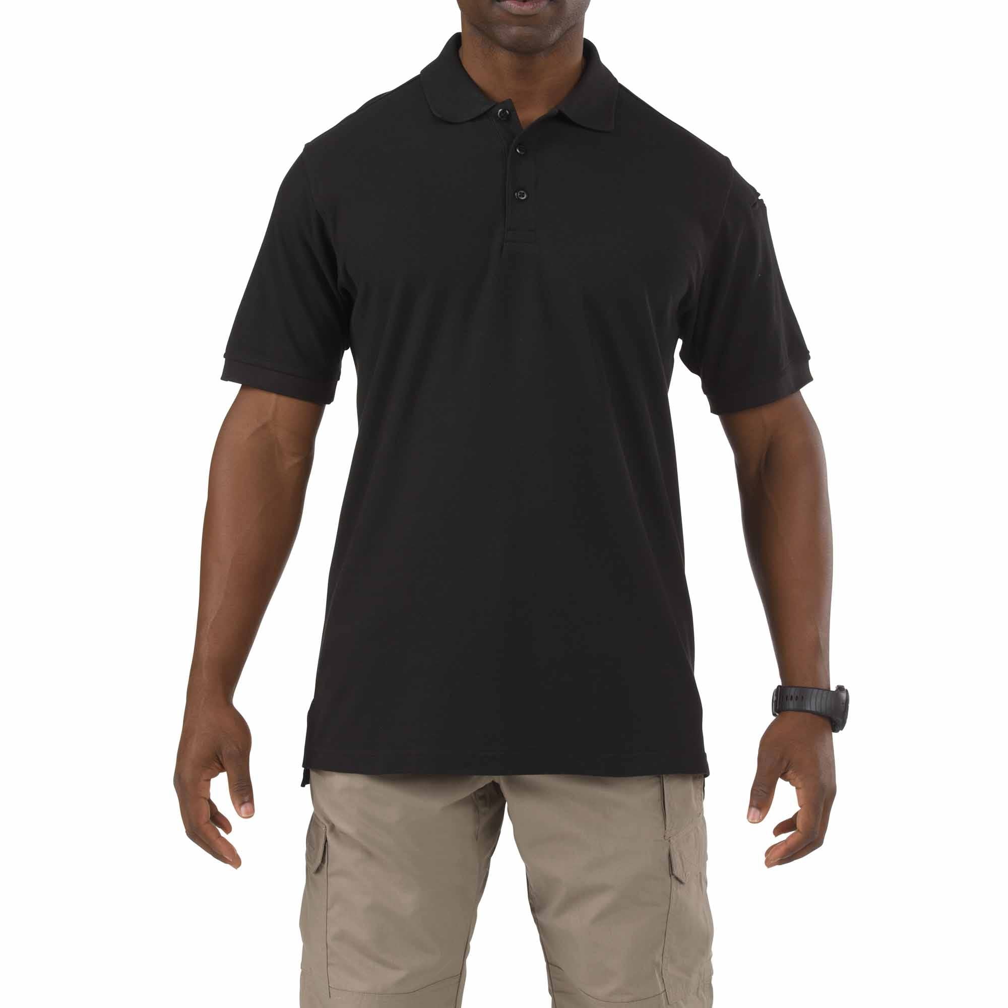 5.11 Utility Short Sleeve Polo i Black med kort ärm och pennfickor på ärmen.