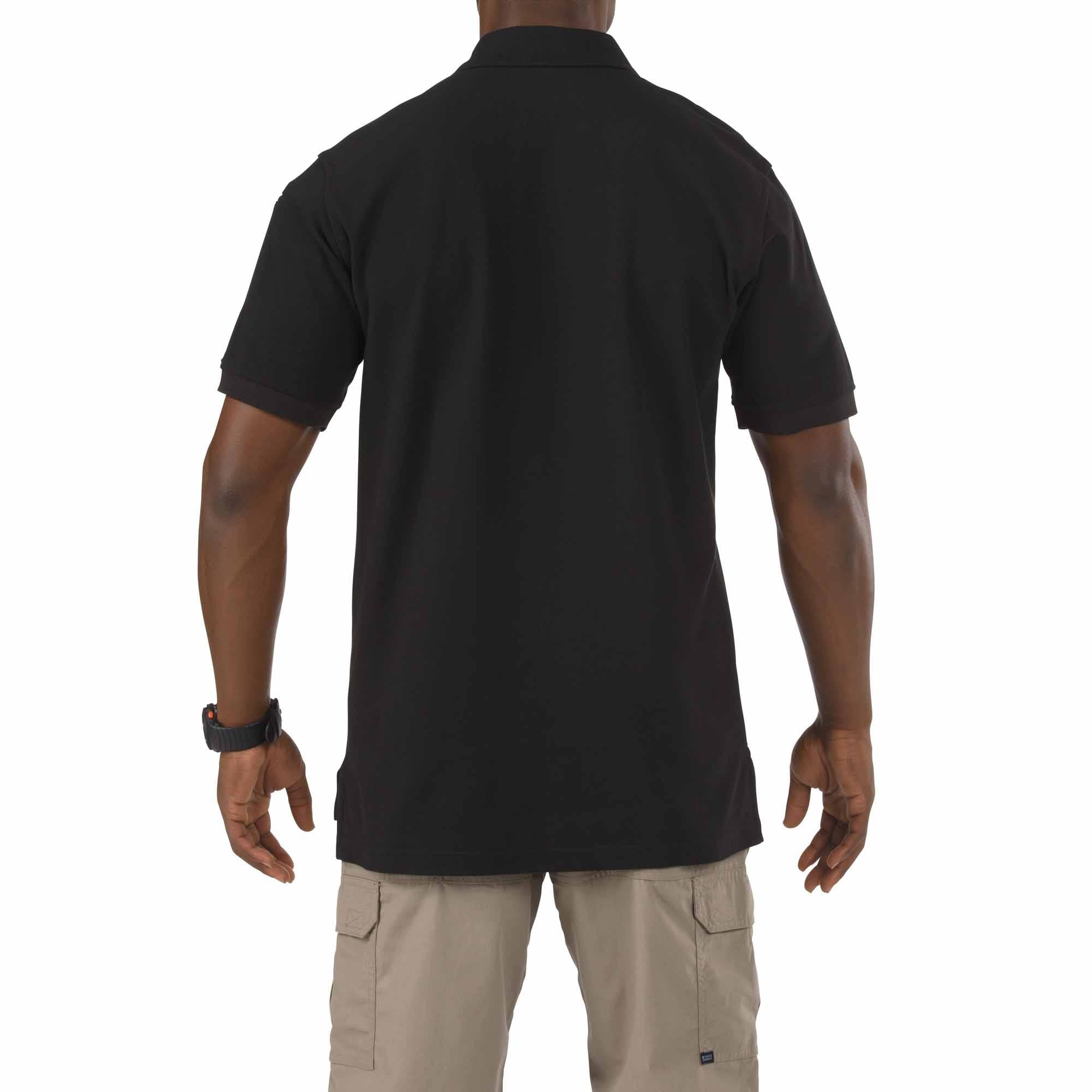 5.11 Utility Short Sleeve Polo i Black med kort ärm och pennfickor på ärmen.