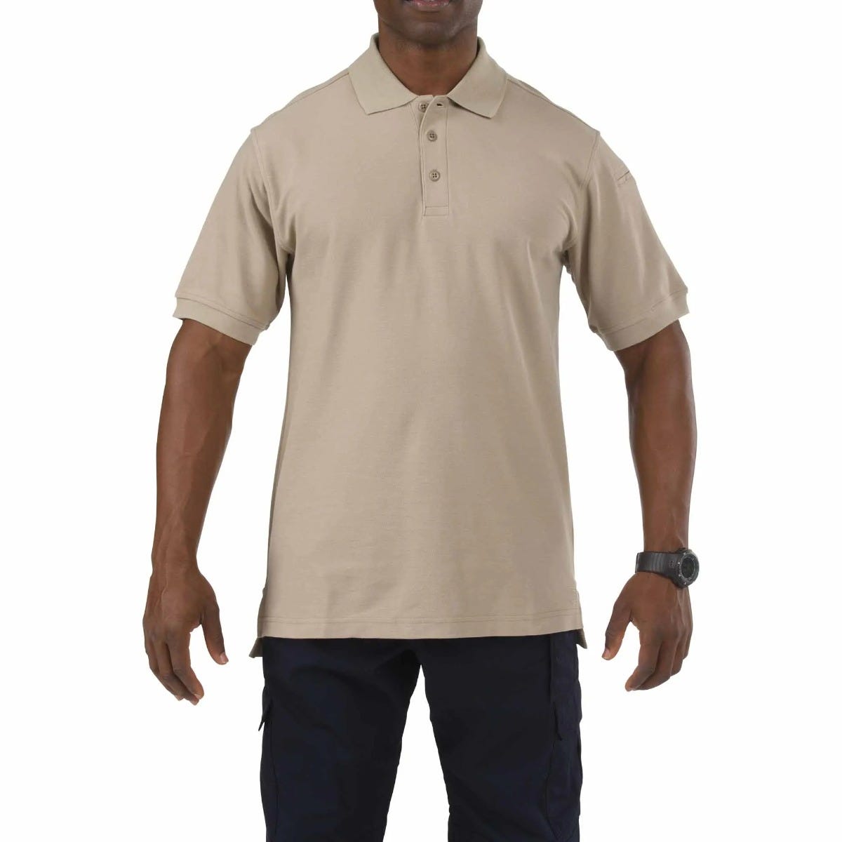 5.11 Utility Short Sleeve Polo i Silver Tan med kort ärm och pennfickor på ärmen.