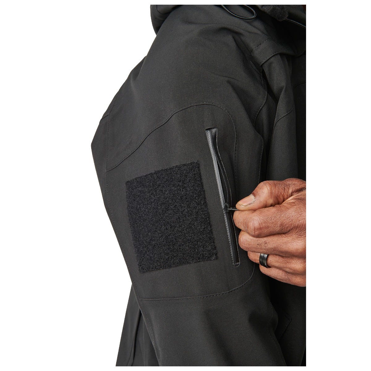 5.11 Sabre Jacket 2.0 i Black med avtagbar huva.