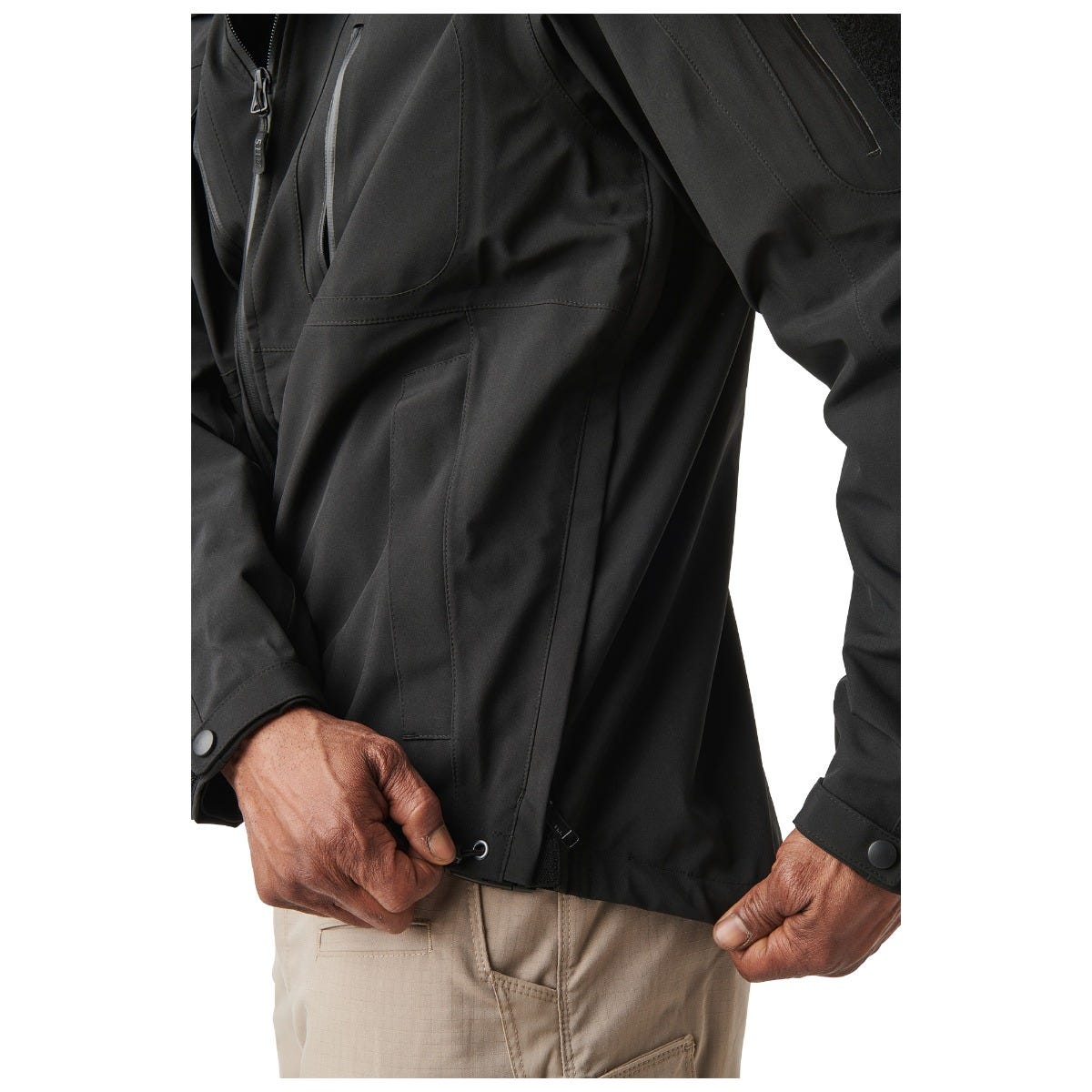 5.11 Sabre Jacket 2.0 i Black med avtagbar huva.