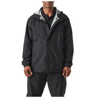 5.11 Duty Rain Shell regnjacka i Black sedd framifrån