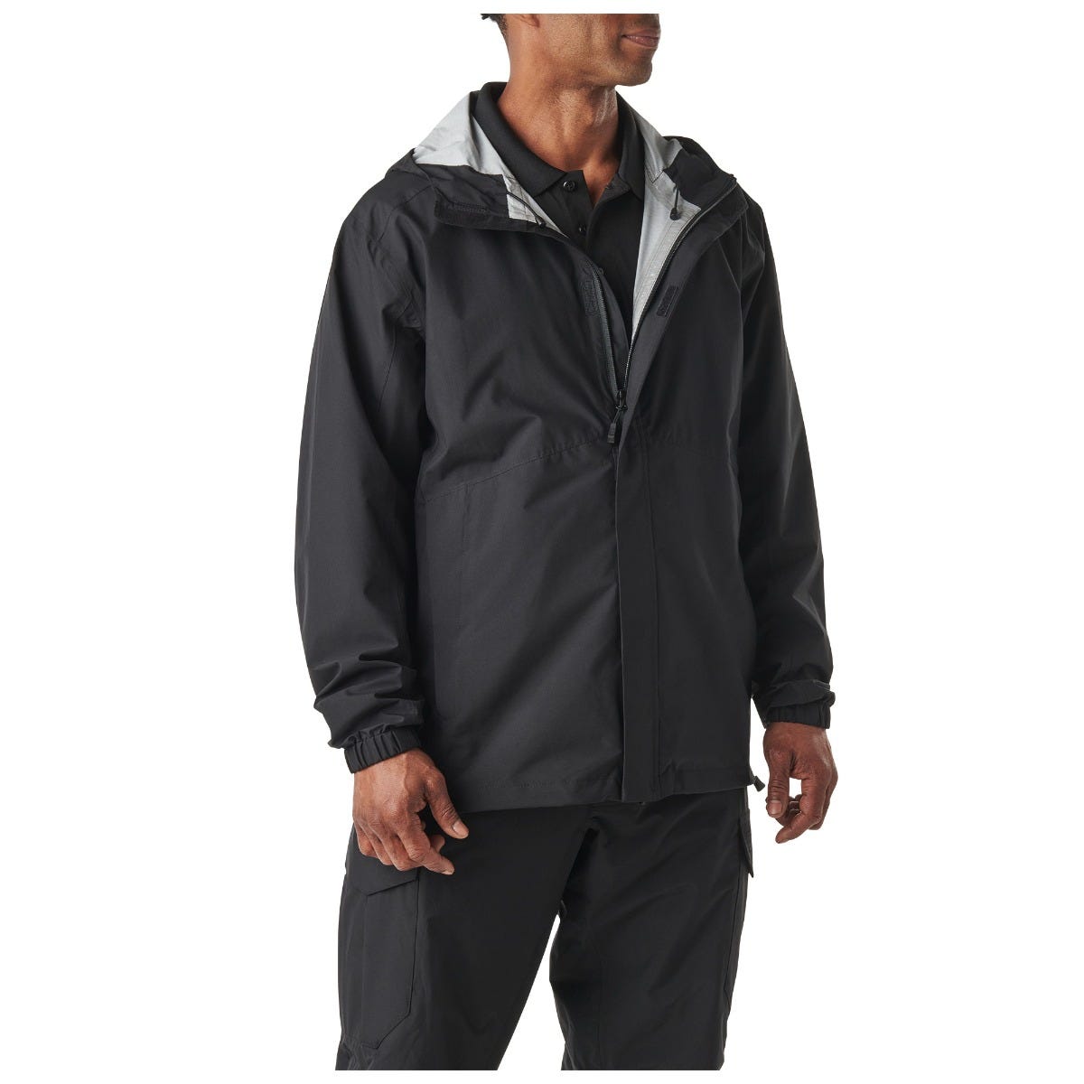5.11 Duty Rain Shell regnjacka i Black sedd framifrån