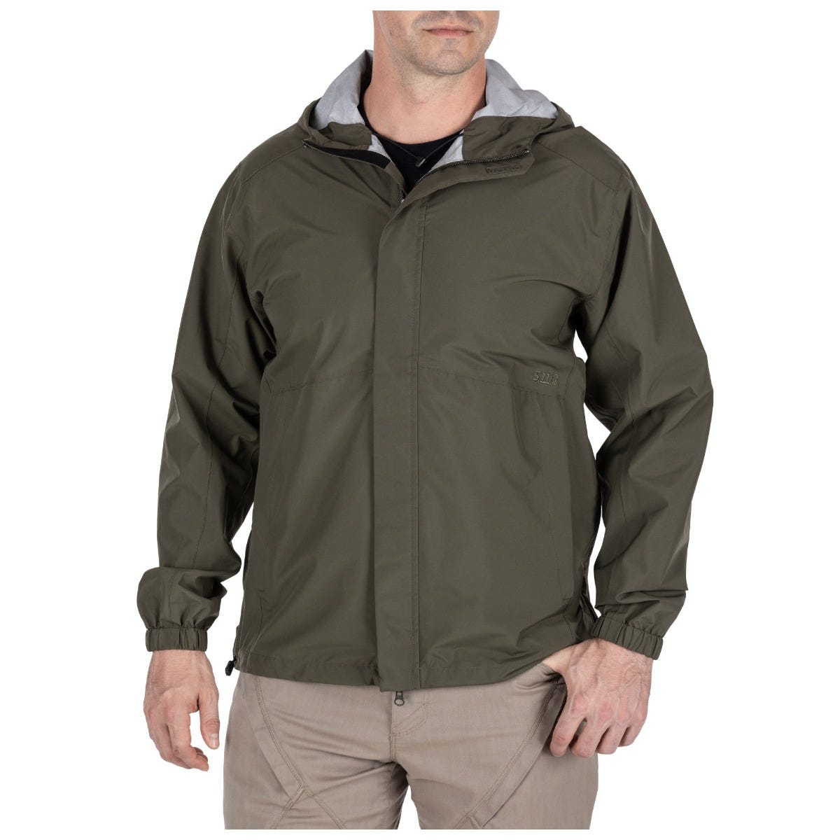 5.11 Duty Rain Shell regnjacka i Ranger Green sedd framifrån