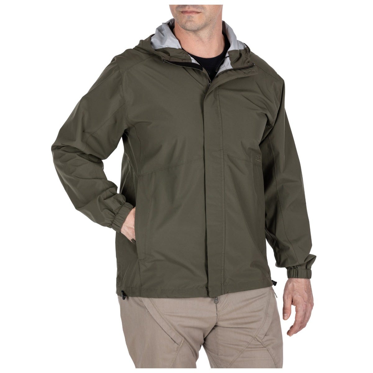 5.11 Duty Rain Shell regnjacka i Ranger Green sedd framifrån