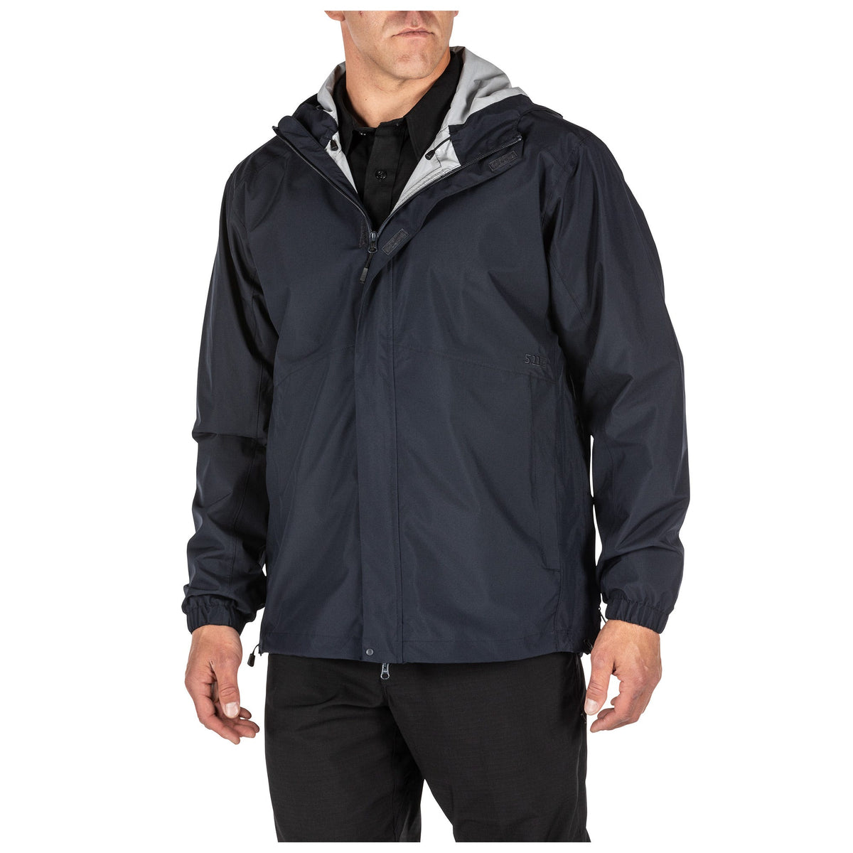 5.11 Duty Rain Shell regnjacka i Dark Navy sedd framifrån