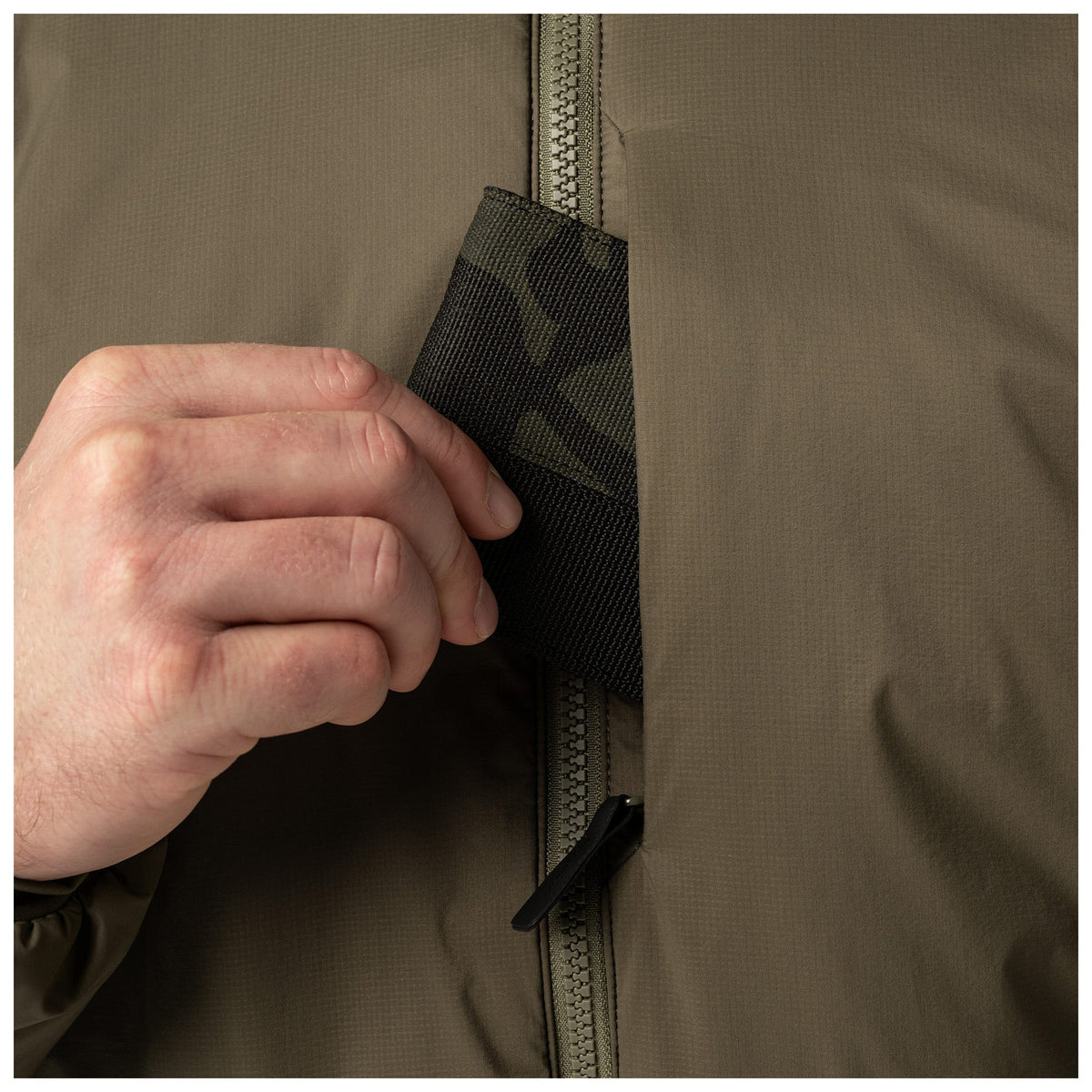 5.11 V.XI XTU LT3 Jacket i Storm, med quiltad isolering och dragkedjefickor.