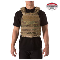5.11 TacTec Plate Carrier i MultiCam®, taktisk väst med vadderade paneler och axelremmar.