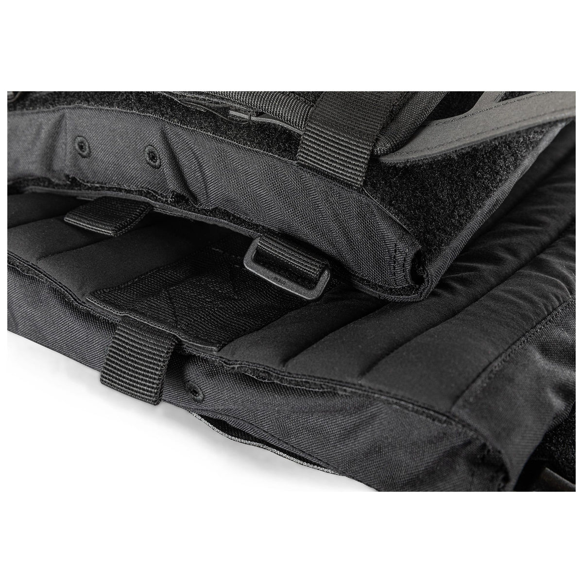 5.11 QR Plate Carrier Base - NIR i Ranger Green, bas till taktiskt bärsystem med snabbspänne och MOLLE-paneler.