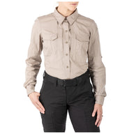 5.11 Women's Stryke långärmad skjorta i Khaki med bröstfickor och ärmpennficka.