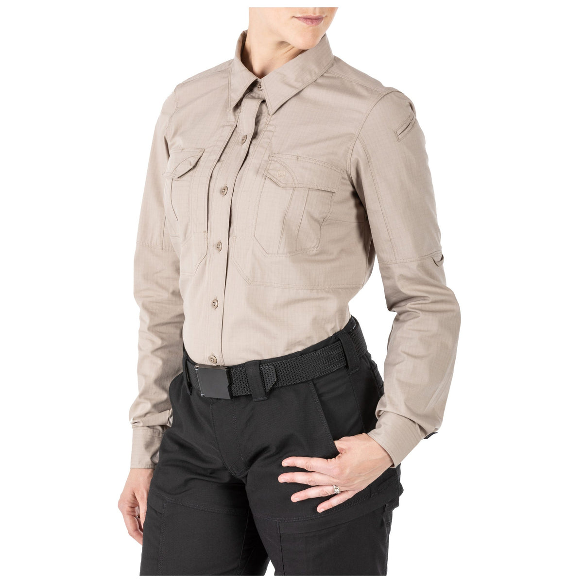 5.11 Women's Stryke långärmad skjorta i Khaki med bröstfickor och ärmpennficka.