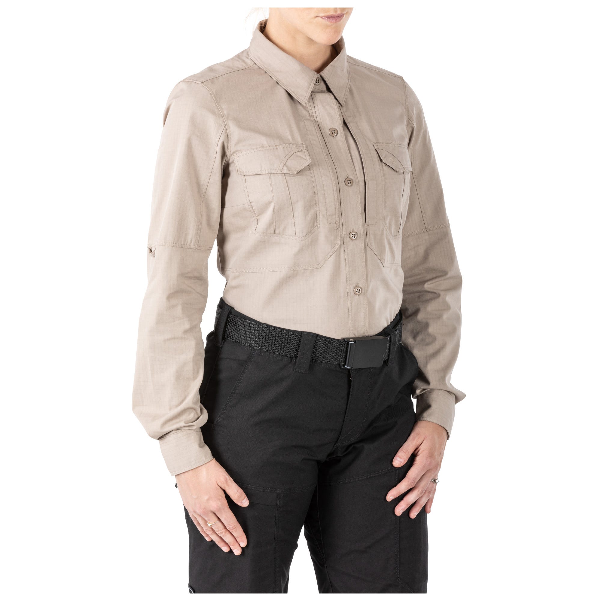 5.11 Women's Stryke långärmad skjorta i Khaki med bröstfickor och ärmpennficka.