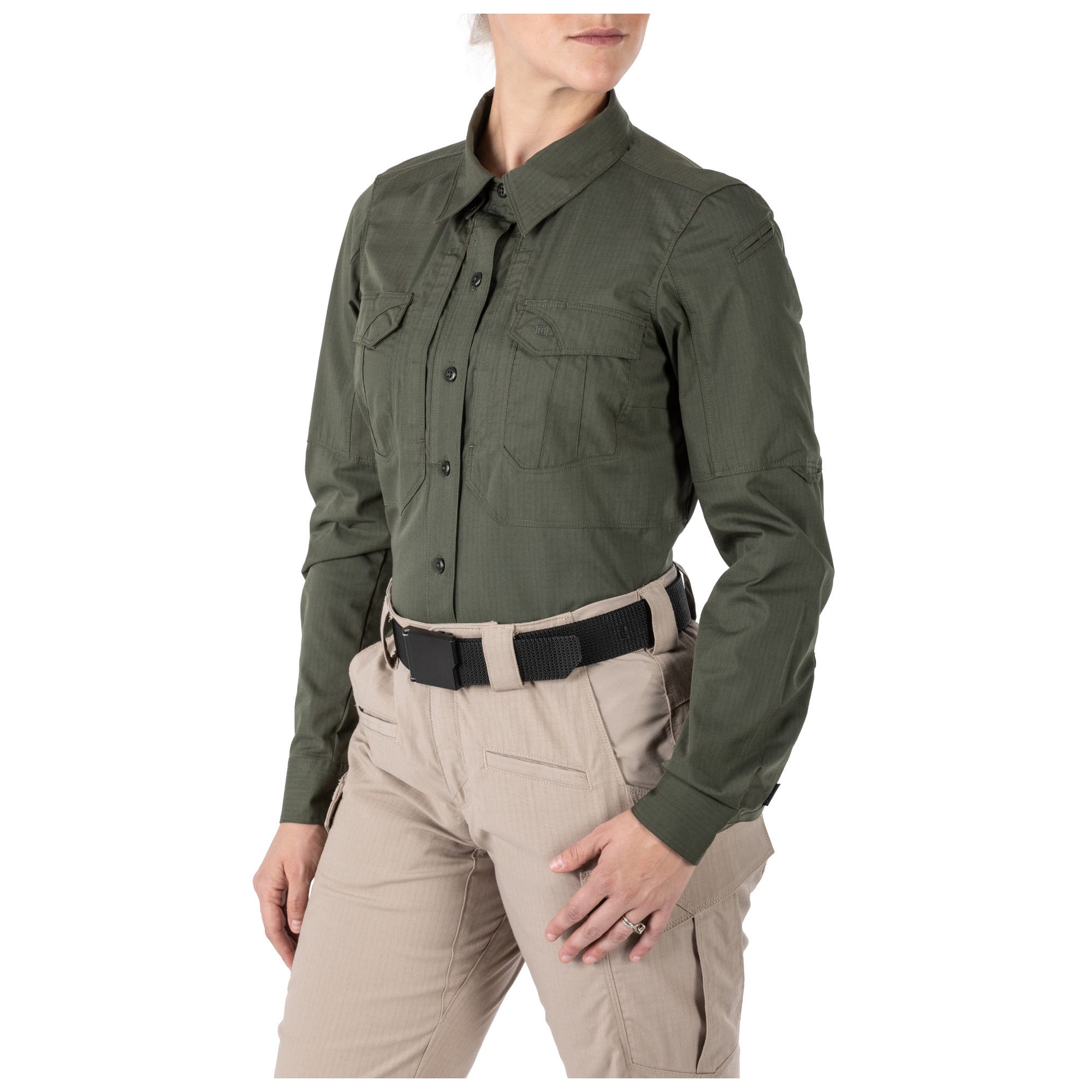 5.11 Women's Stryke långärmad skjorta i TDU Green med bröstfickor och ärmpennficka.