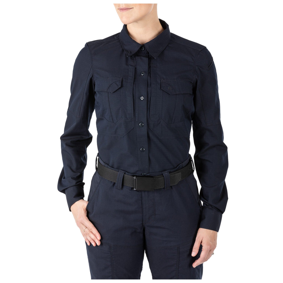 5.11 Women's Stryke långärmad skjorta i Dark Navy med bröstfickor och ärmpennficka.