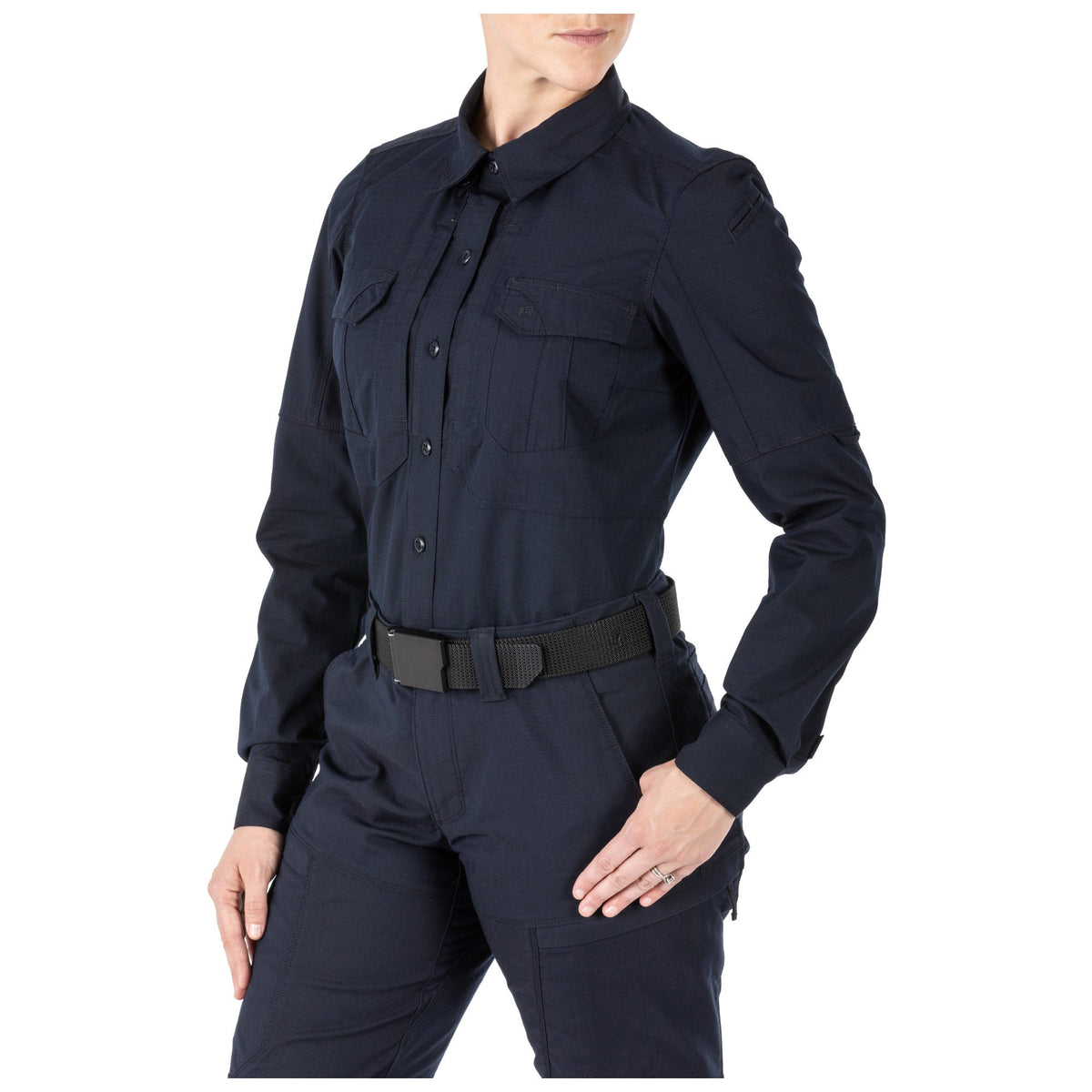 5.11 Women's Stryke långärmad skjorta i Dark Navy med bröstfickor och ärmpennficka.