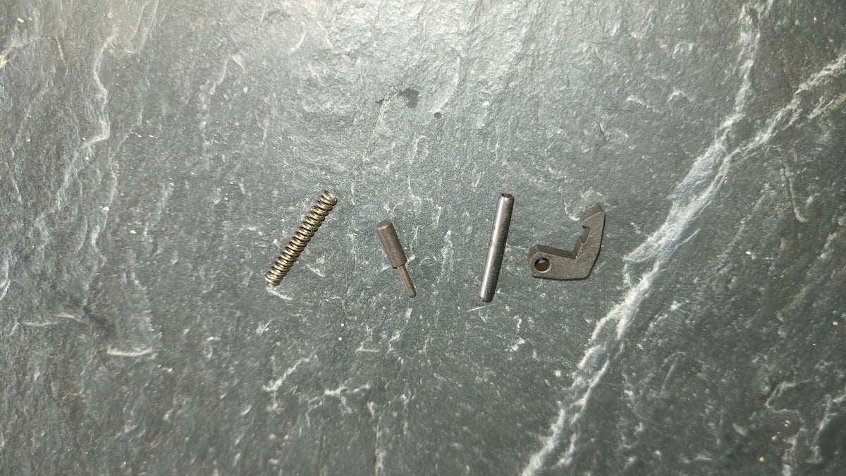 Typhoon F12 Extractor Hook Kit – utdragarkrok med fjäder, originalreservdel