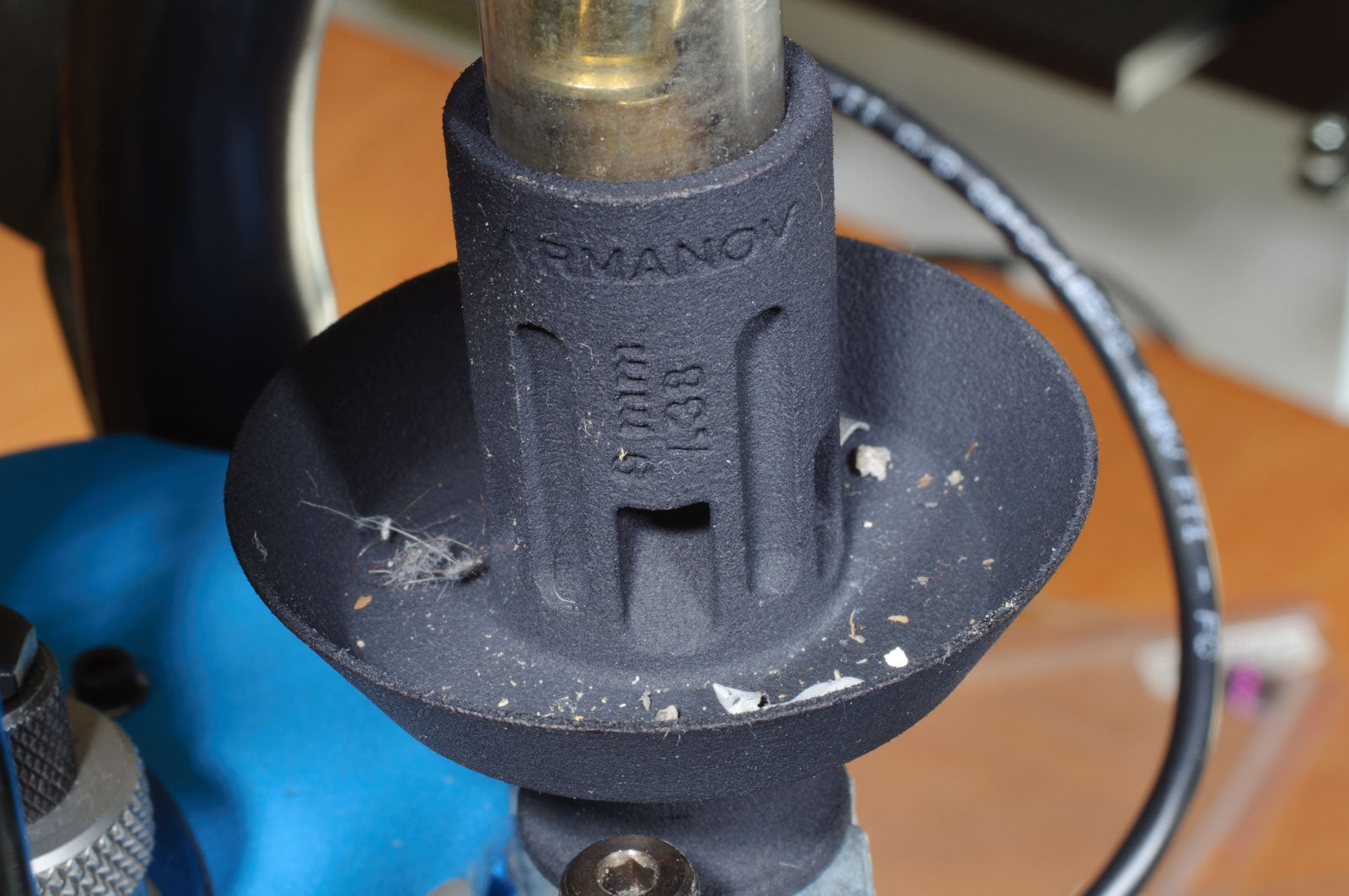 Armanov - Debris-Out Casefeeder adaptor for Dillon XL650 / XL750