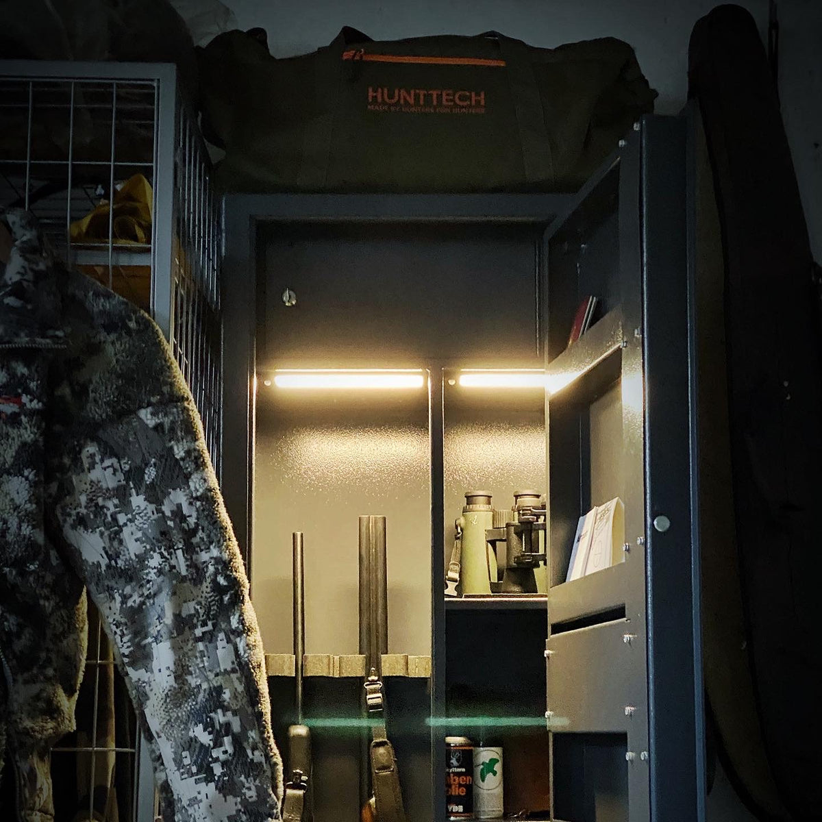 Lue, weapon cabinet LED light