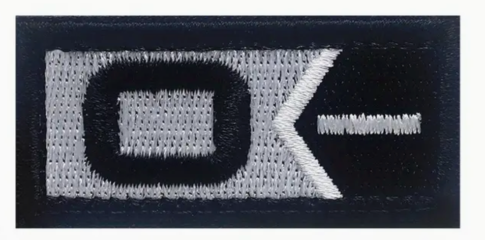 0 - Neg - Svart- Silver  - Patch