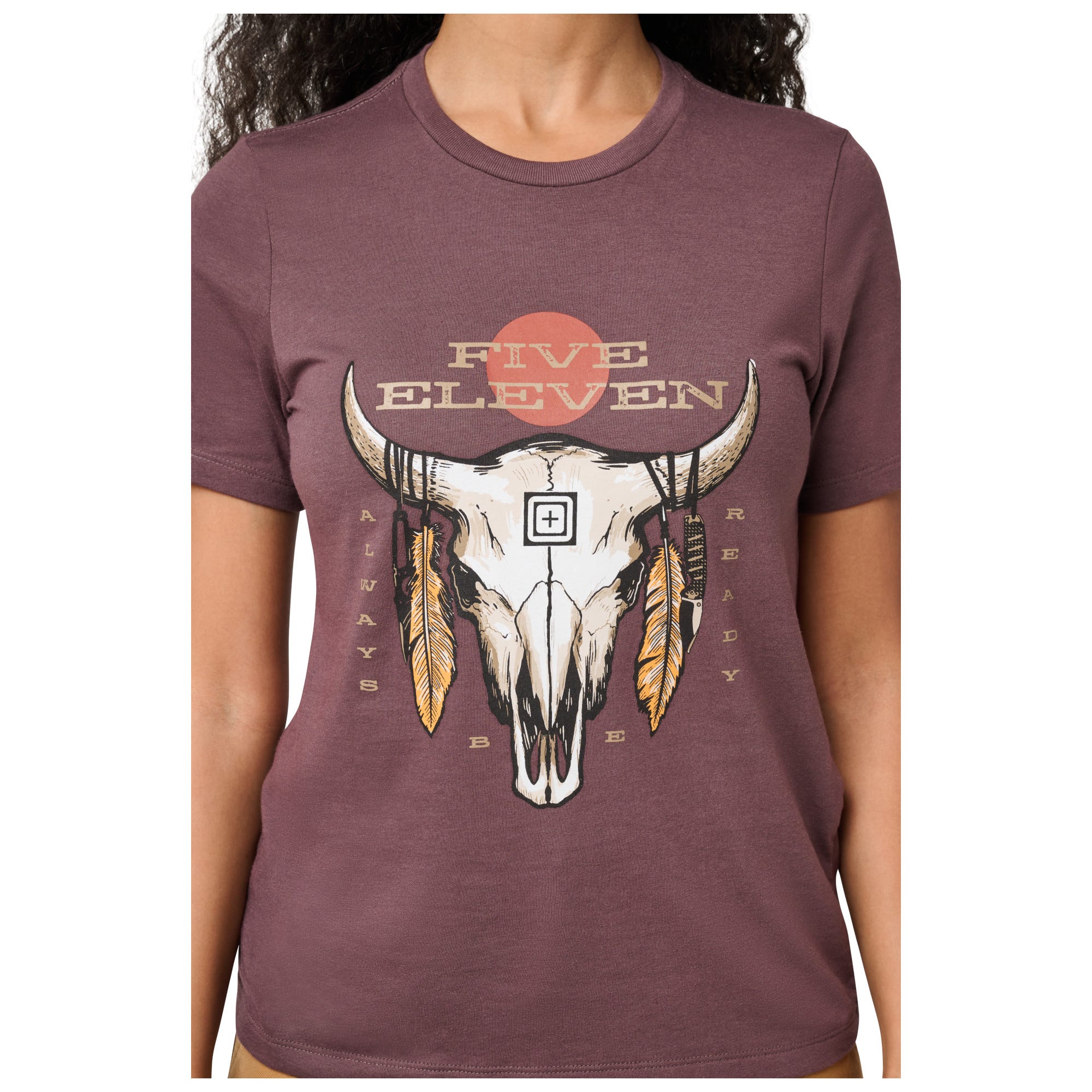 5.11 Women's Cattle Skull S/S Tee i Raisin, kortärmad dam-T-shirt med cattle skull-motiv
