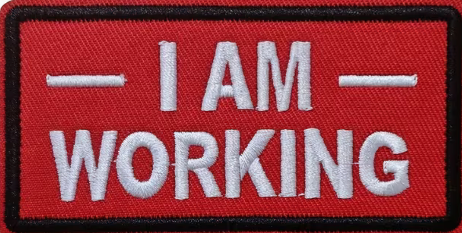 I am working - Röd - Patch
