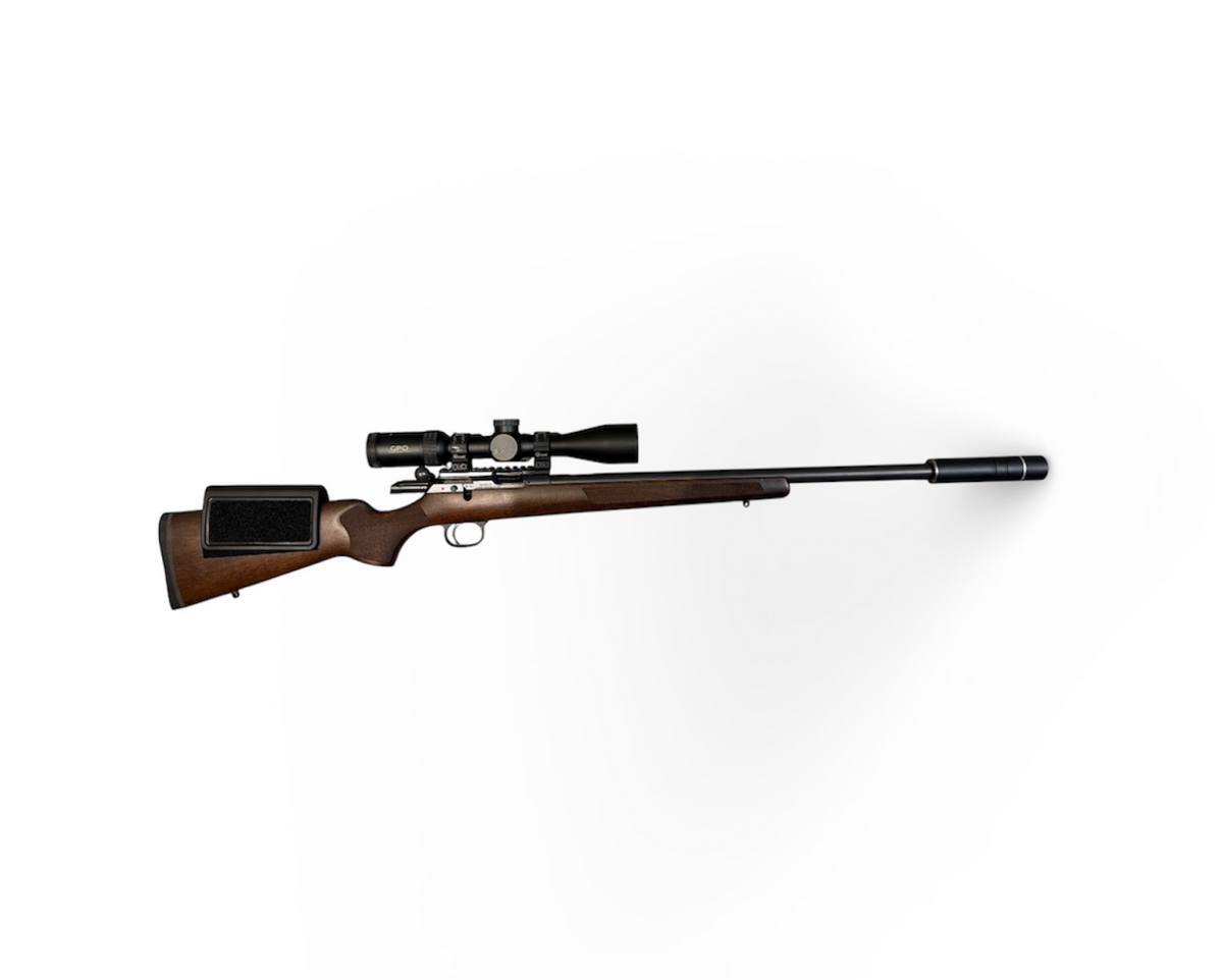 CZ 457 Varmint - 17 HMR med sikte och ljuddämpare