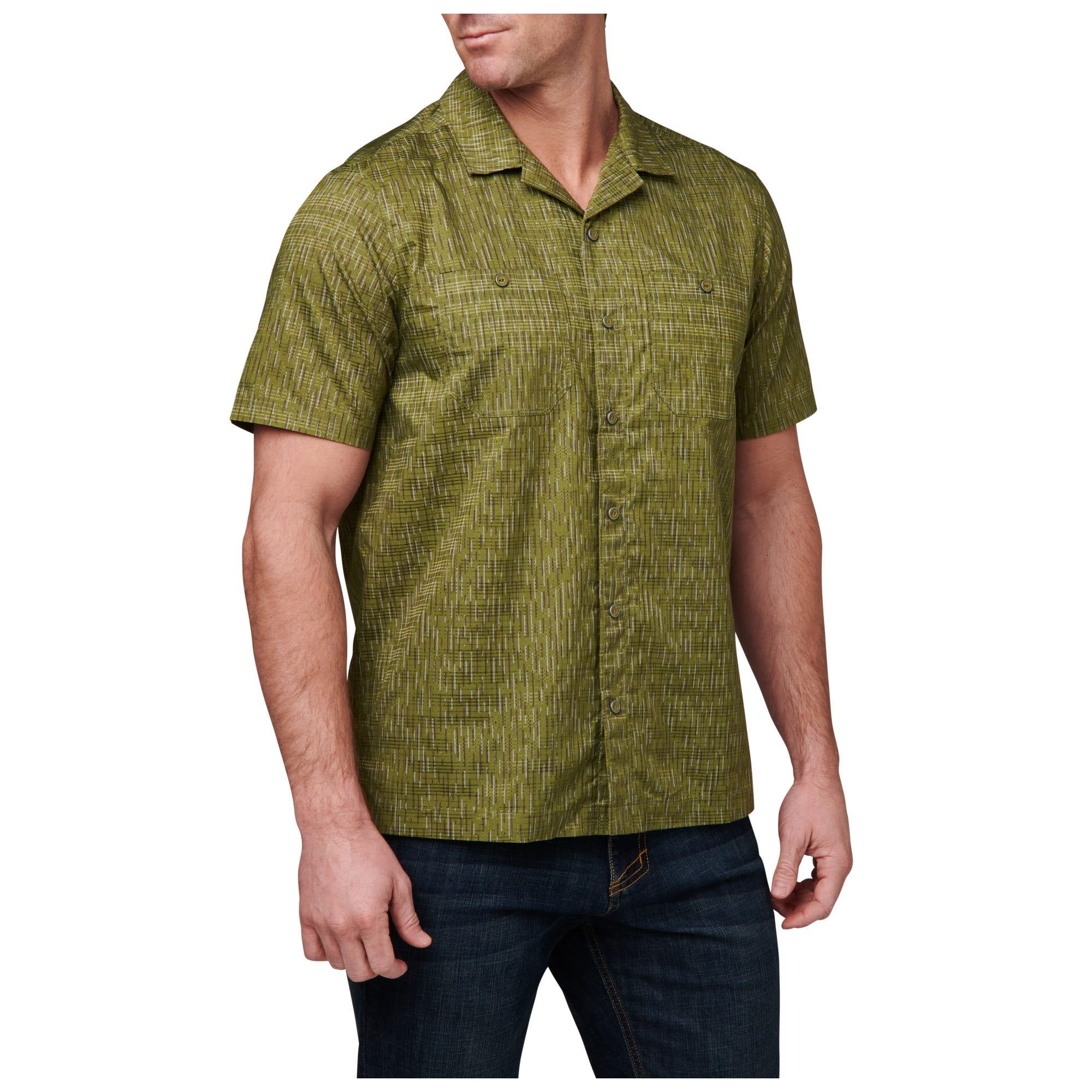 5.11 Rain-Tarn Short Sleeve Shirt i Rifle Green Rain-tarn, kortärmad kamouflageskjorta med bröstfickor