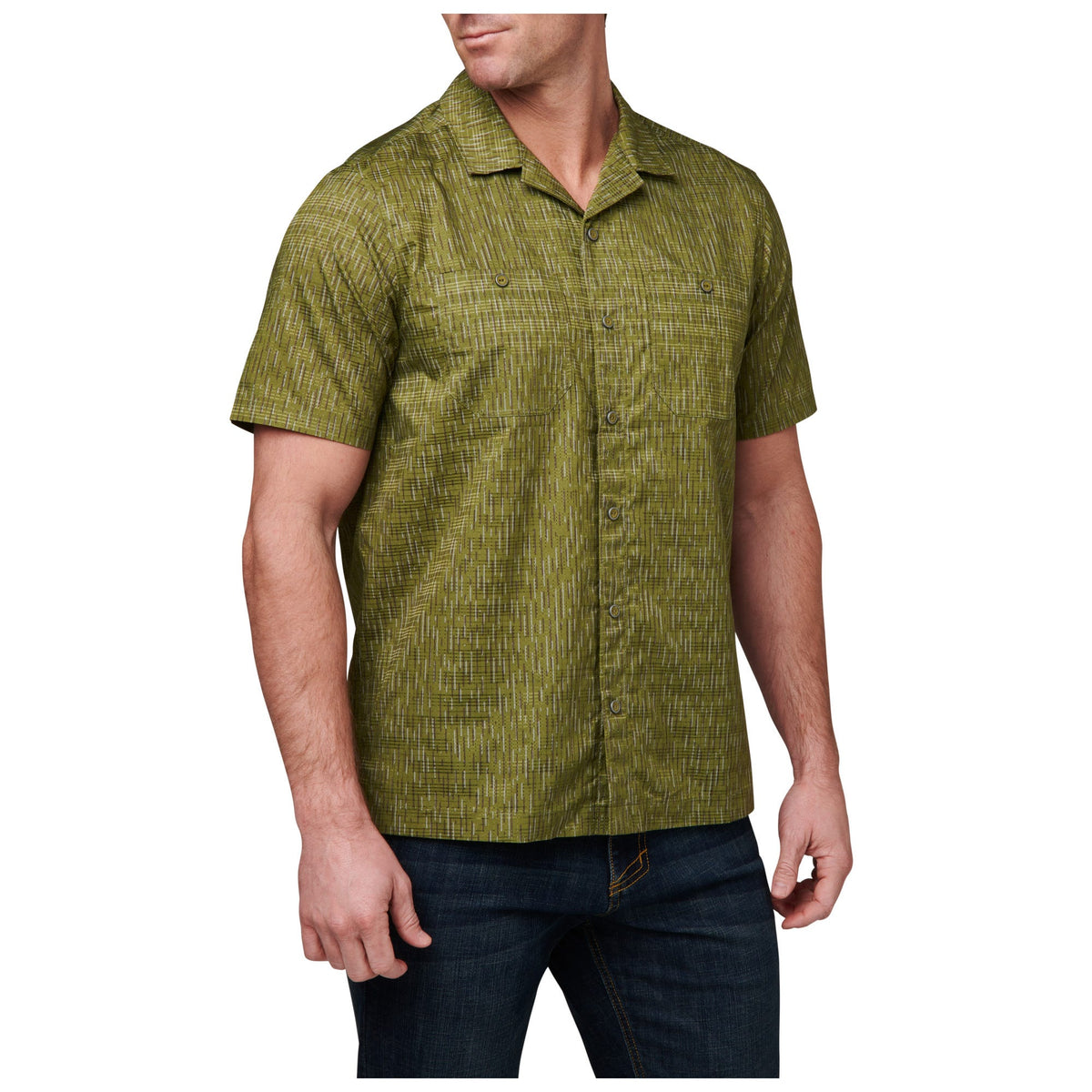 5.11 Rain-Tarn Short Sleeve Shirt i Rifle Green Rain-tarn, kortärmad kamouflageskjorta med bröstfickor