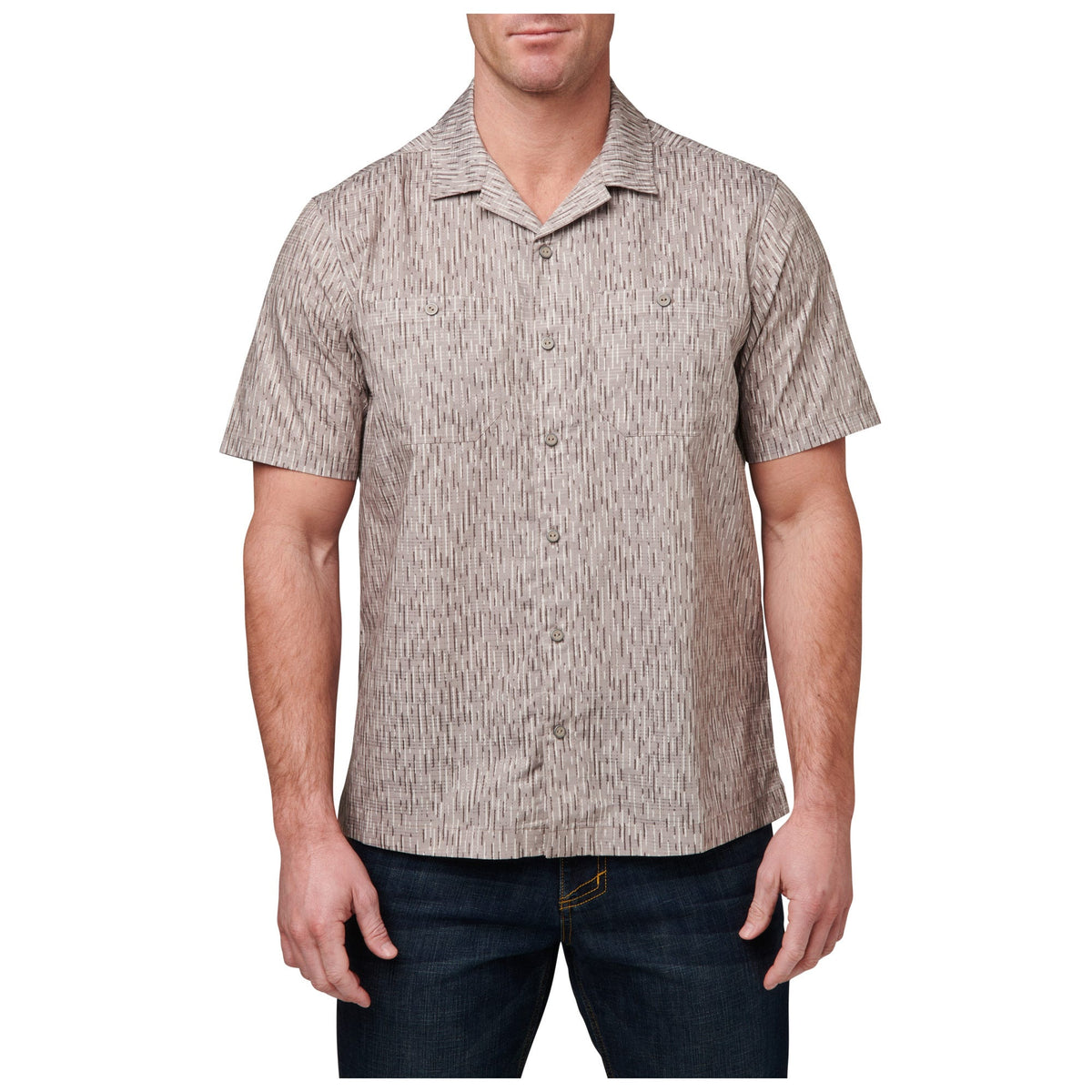 5.11 Rain-Tarn Short Sleeve Shirt i Badlands Tan Rain-tarn, kortärmad kamouflageskjorta med bröstfickor