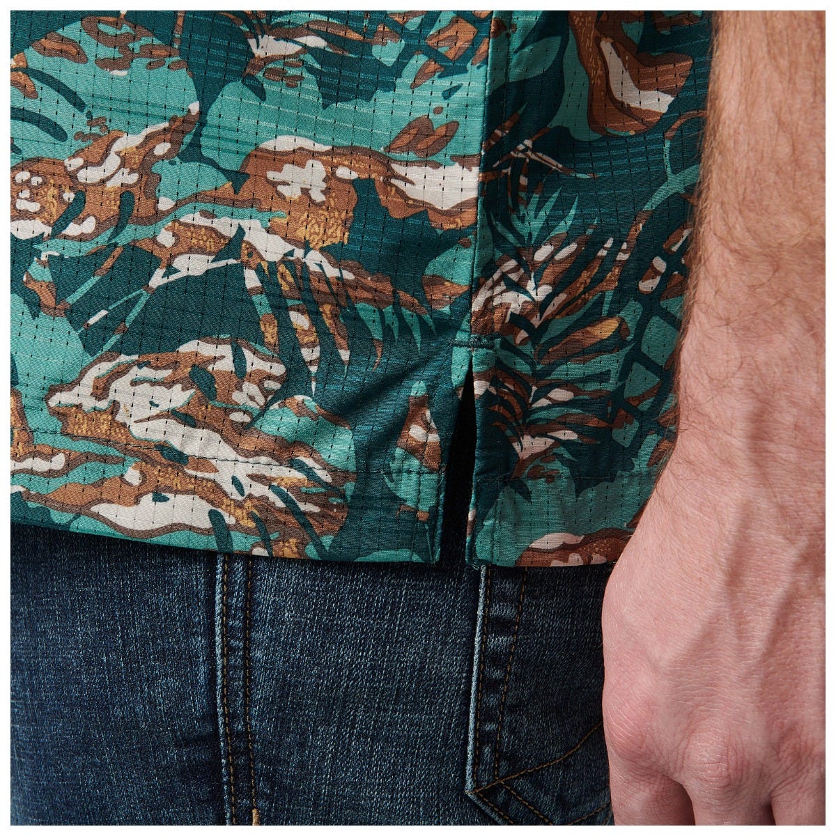 5.11 Adventure Print Short Sleeve Shirt i Mussel Blue Neu Vay Camo, kortärmad skjorta med tryckt design