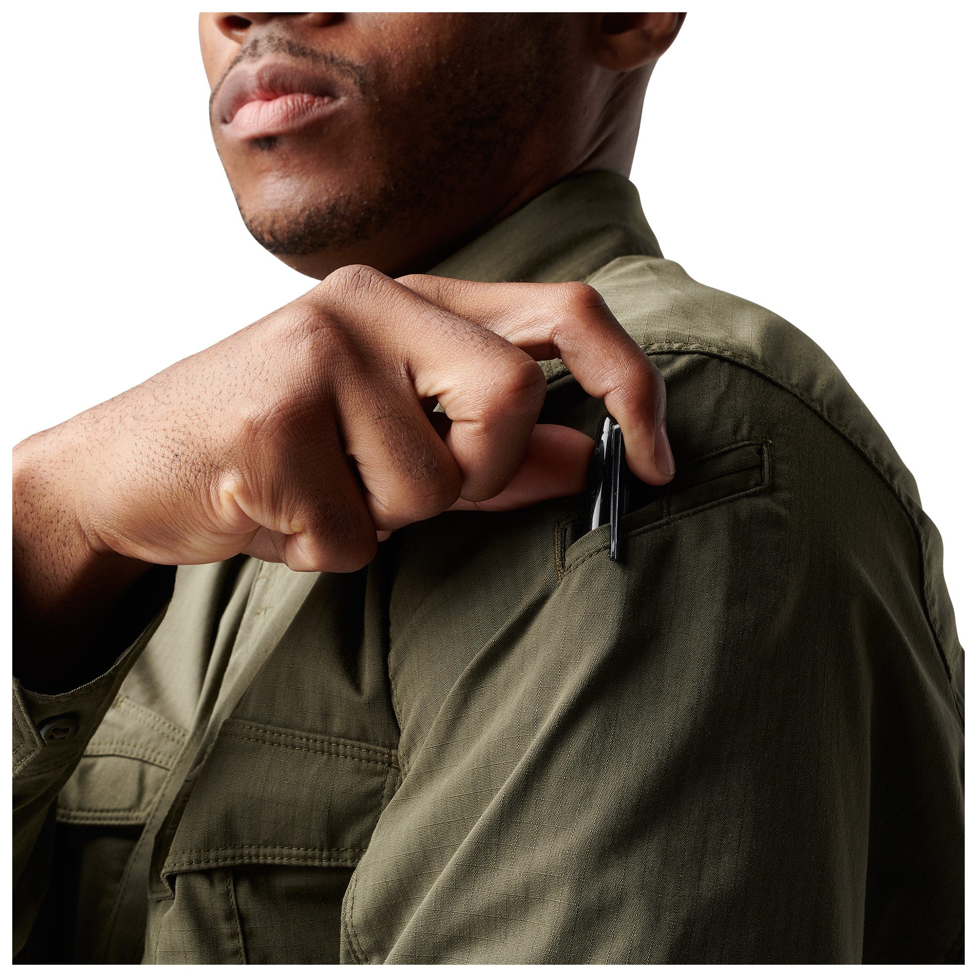 5.11 Stryke Long Sleeve Shirt i Ranger Green, långärmad skjorta med pennfickor.