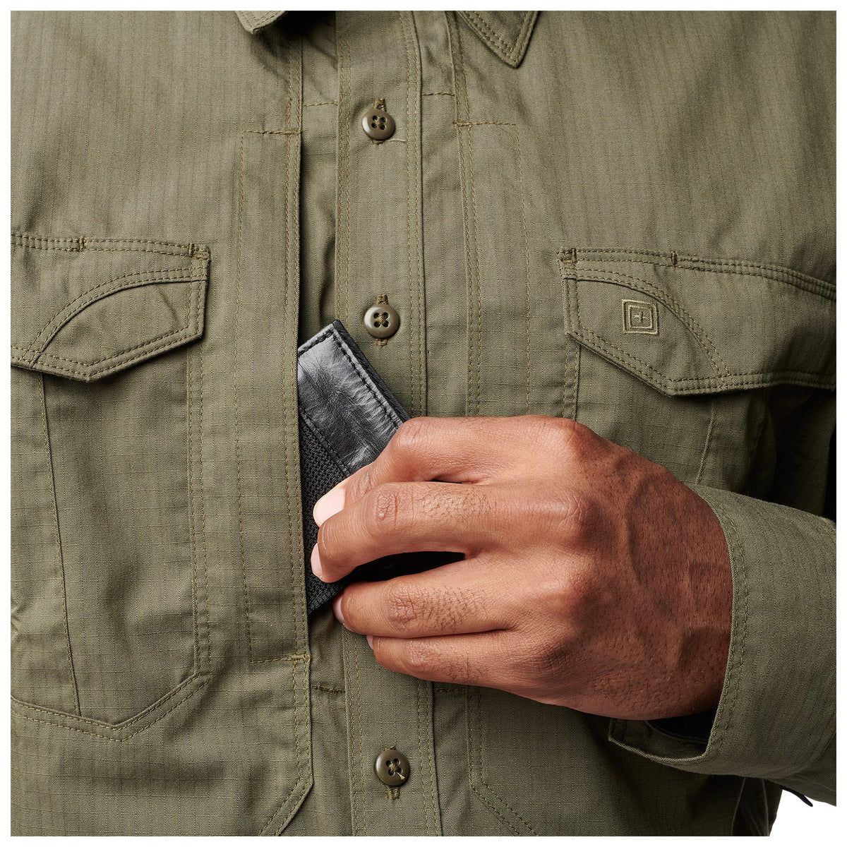 5.11 Stryke Long Sleeve Shirt i Ranger Green, långärmad skjorta med pennfickor.