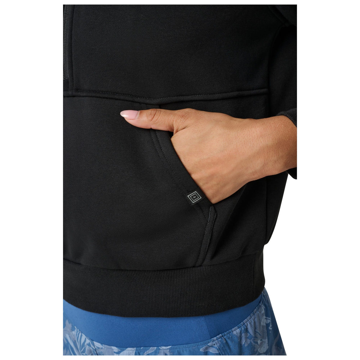 5.11 Women's Arrive Quarter Zip Jacket i Black, damjacka med kvartsdragkedja