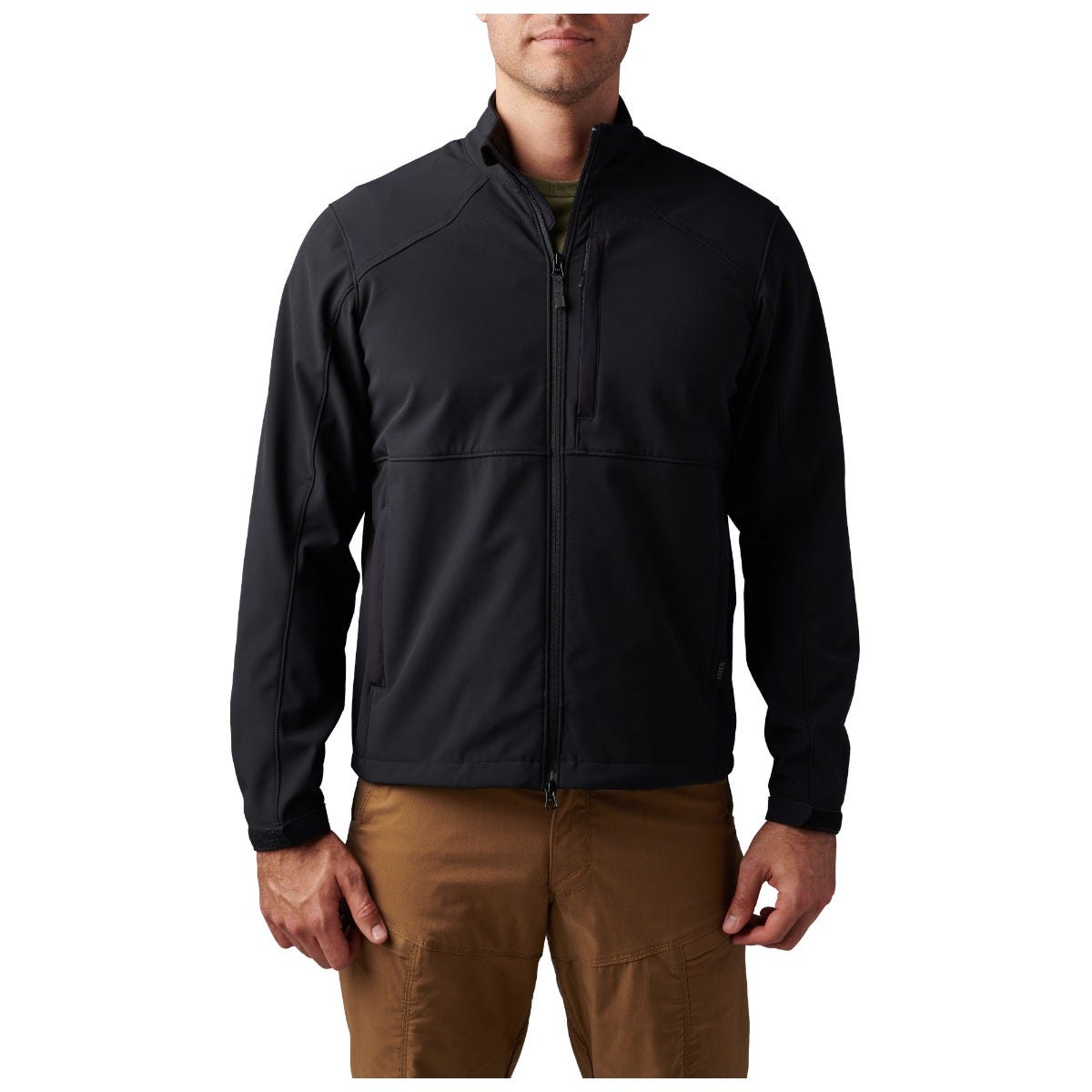 5.11 Nevada Softshell Jacket i Black, softshelljacka med fickor och justerbara detaljer