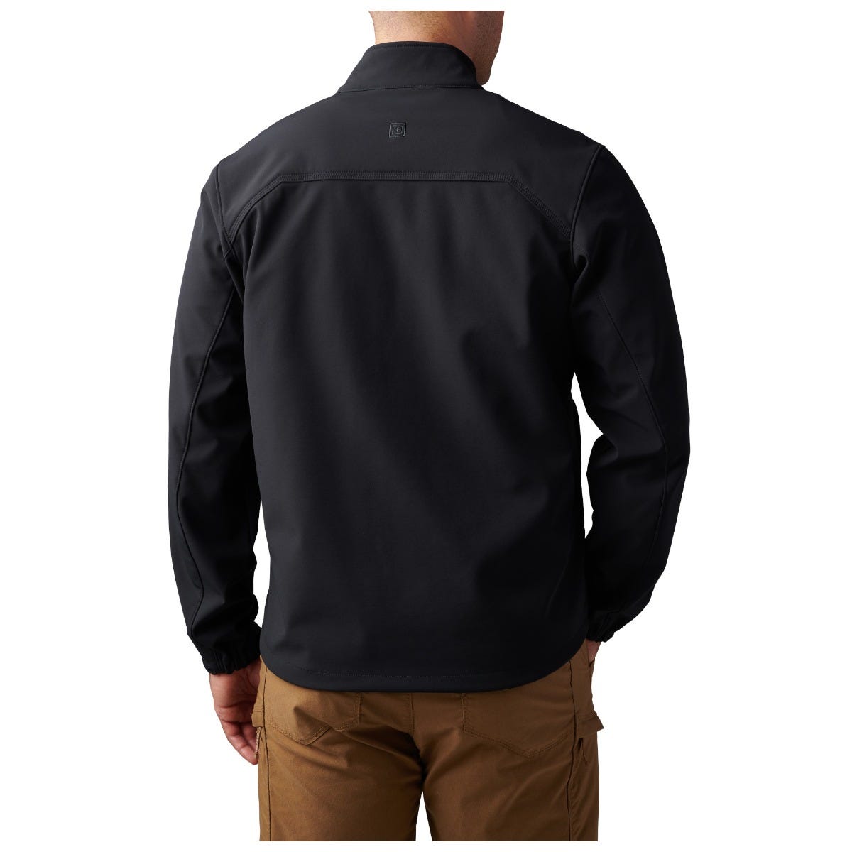 5.11 Nevada Softshell Jacket i Black, softshelljacka med fickor och justerbara detaljer