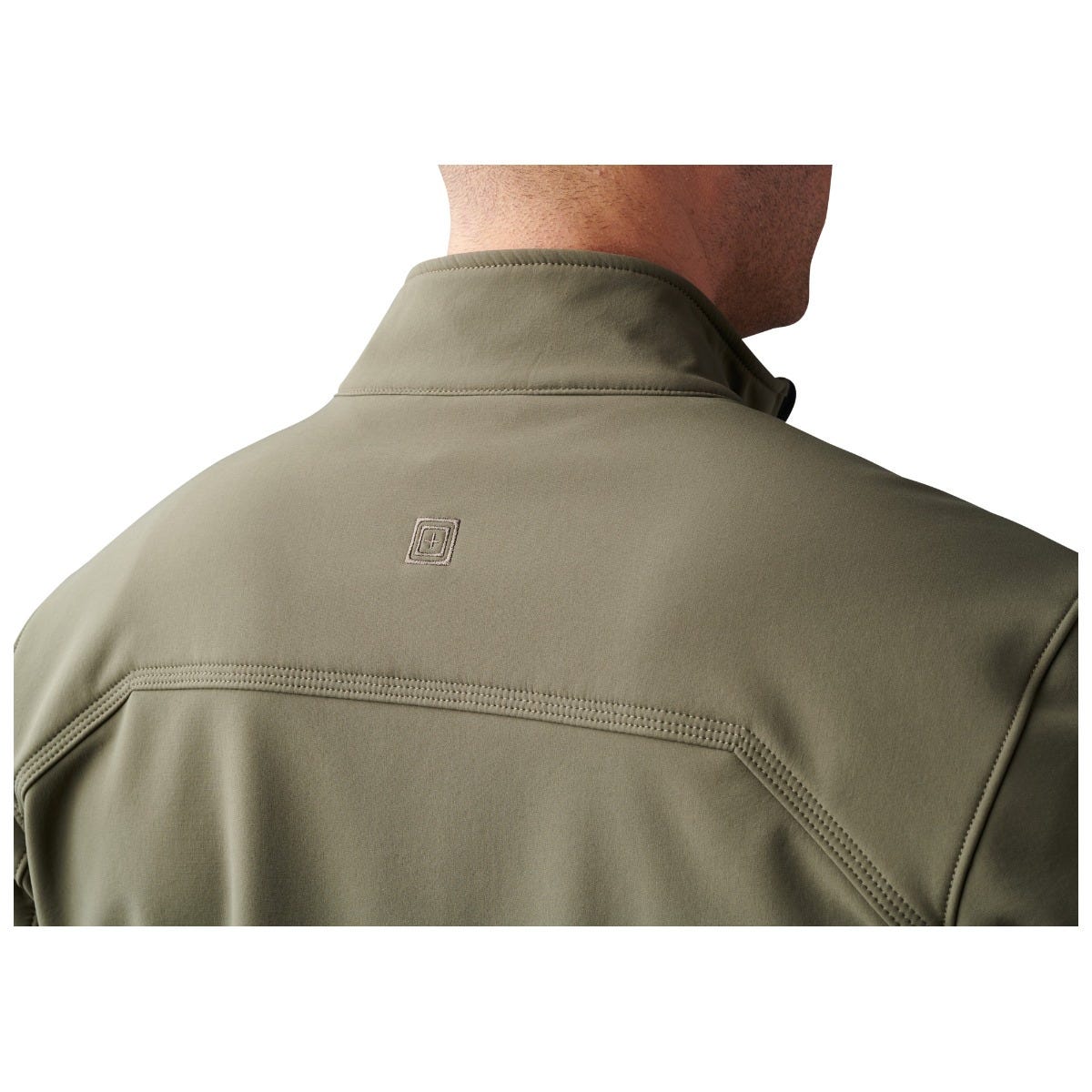 5.11 Nevada Softshell Jacket i Black, softshelljacka med fickor och justerbara detaljer