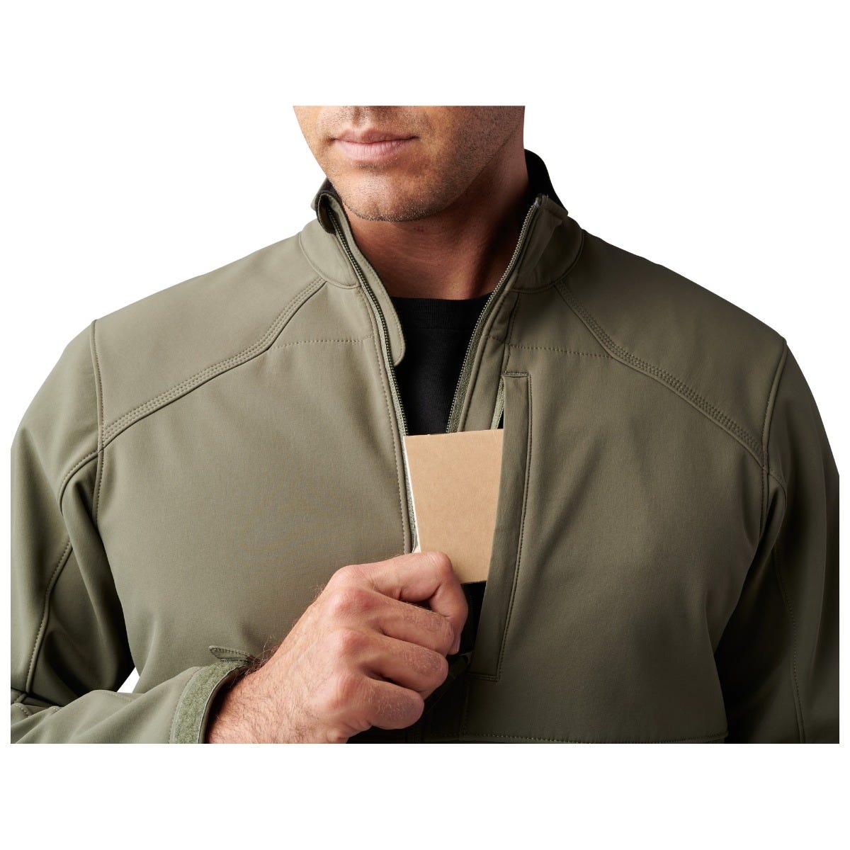 5.11 Nevada Softshell Jacket i Black, softshelljacka med fickor och justerbara detaljer