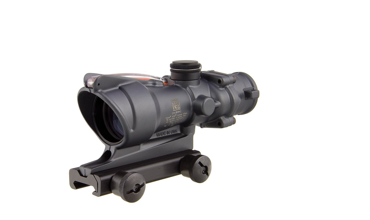 Trijicon ACOG TA31 4x32 i Sniper Gray med rött hårkors och TA51-fäste