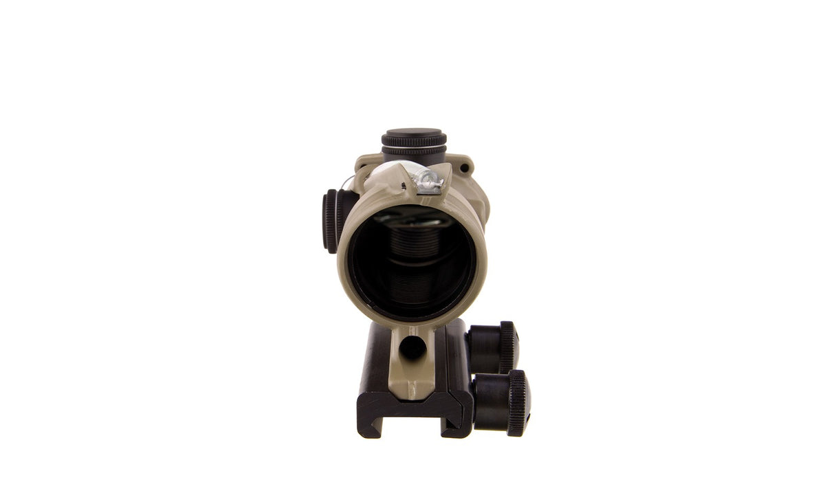 Trijicon ACOG TA31 4x32 med grönt hårkors, FDE-finish och TA51-montage – bild 8