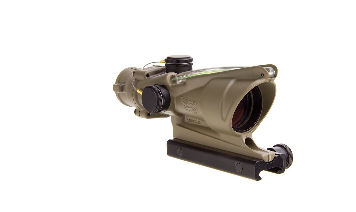 Trijicon ACOG TA31 4x32 med grönt hårkors, FDE-finish och TA51-montage – bild 7