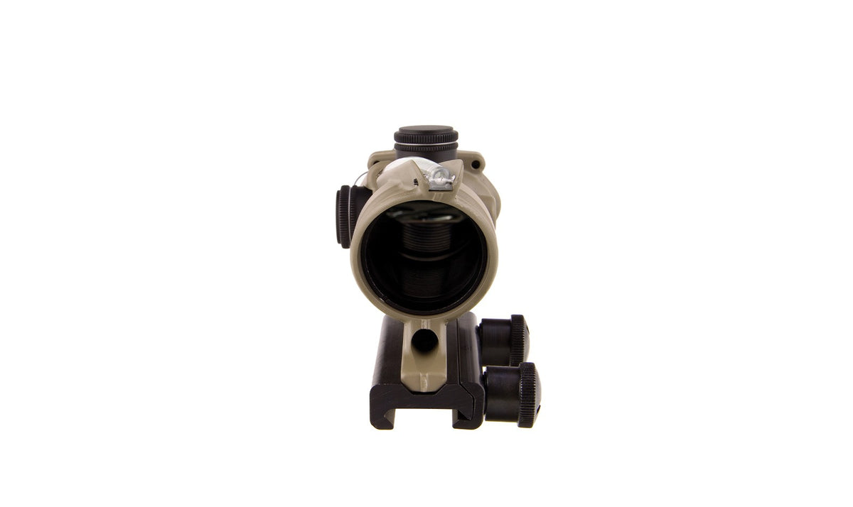 Trijicon ACOG TA31 4x32 i FDE med grönt chevronriktmedel och TA51-montage – bild 8