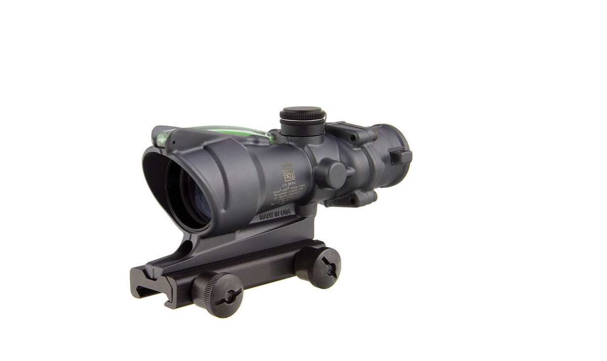 Trijicon ACOG TA31 4x32 i Sniper Gray med grönt horseshoe/dot-riktmedel och TA51-montage