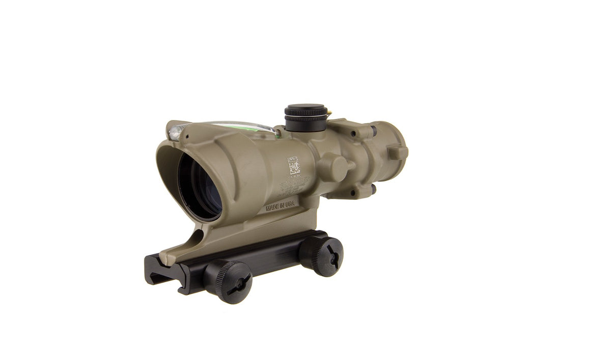Trijicon ACOG TA31 4x32 i FDE med grönt Horseshoe/Dot-riktmedel och TA51-montage