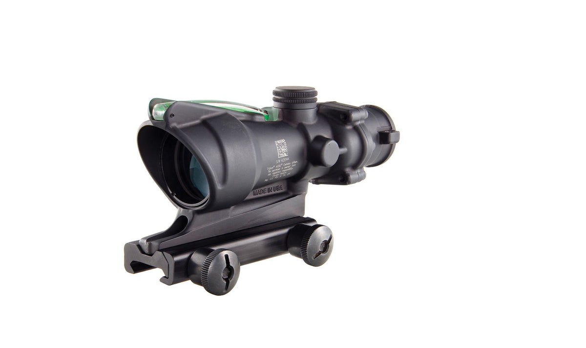 Trijicon ACOG TA31 4x32 med grönt Horseshoe/Dot-riktmedel och TA51-montage