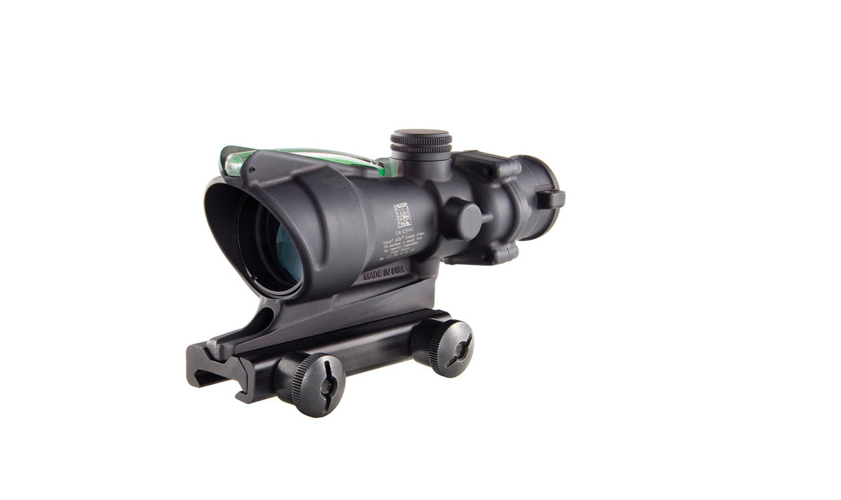 Trijicon ACOG TA31 4x32 med grönt Horseshoe/Dot-riktmedel och TA51-montage